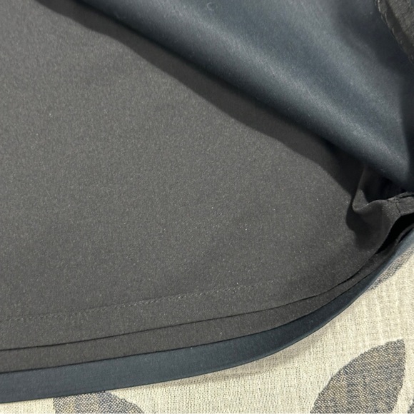 Banana Republic Stretch skirt, size 6, black scuba-type material, cotton blend - Picture 2 of 9